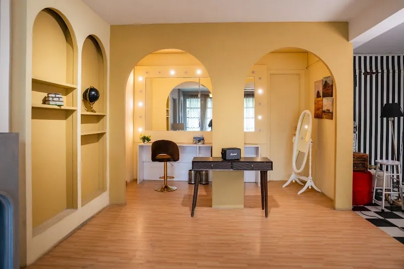 Clicks on Rent- A photoshoot location in Delhi