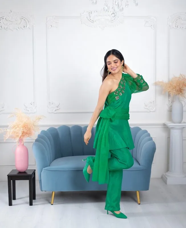 Clicks on Rent- A photoshoot location in Delhi