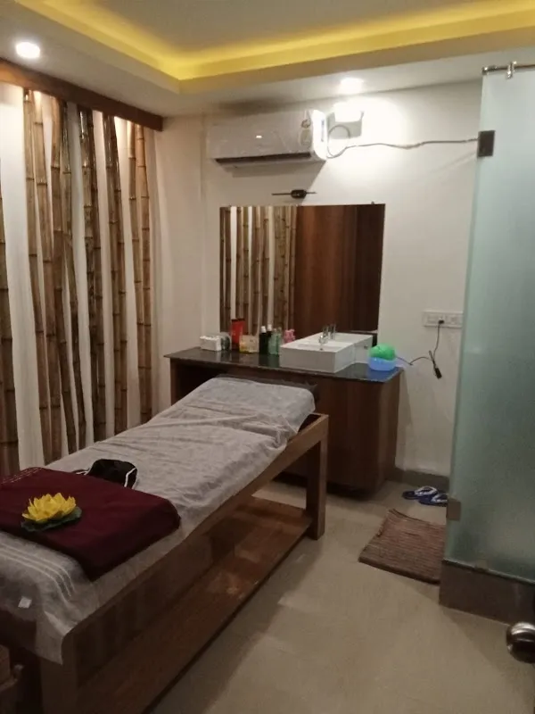 Star 11 Spa and Saloon