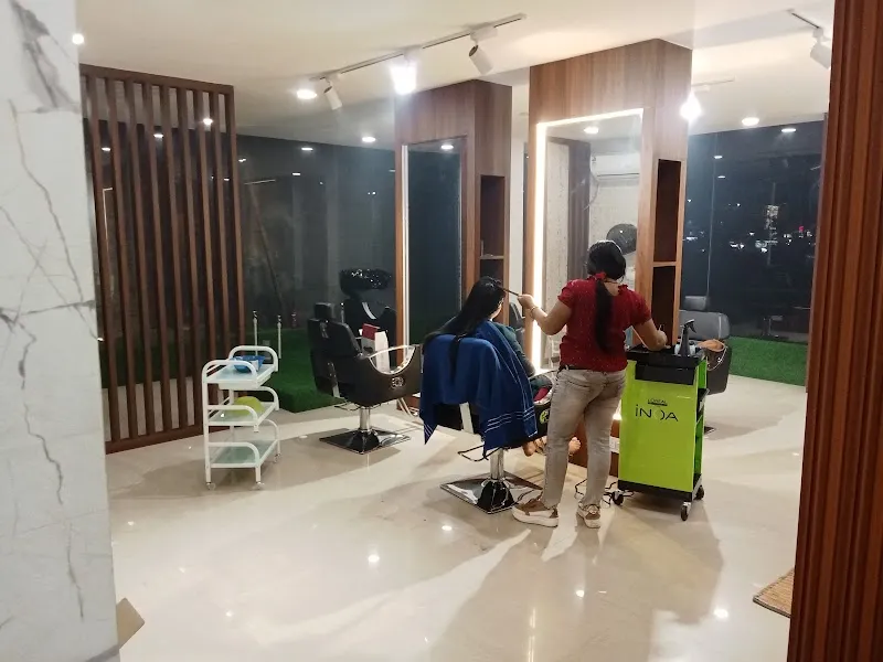 Star 11 Spa and Saloon