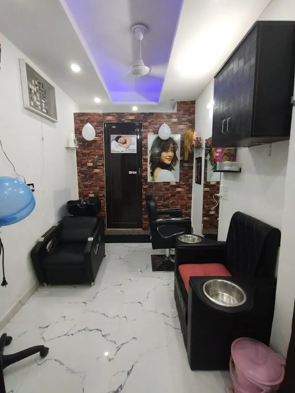 D&B Dark & Blonde unisex salon