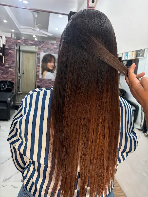 D&B Dark & Blonde unisex salon