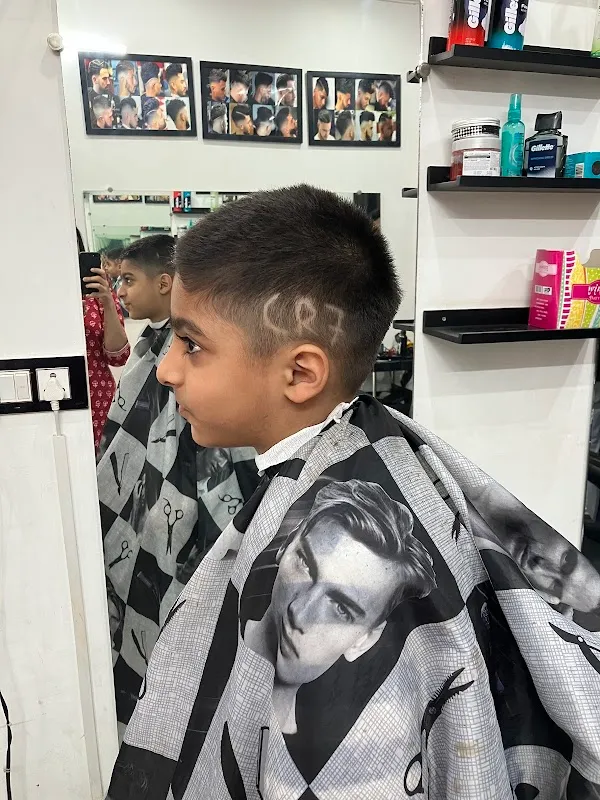 D&B Dark & Blonde unisex salon