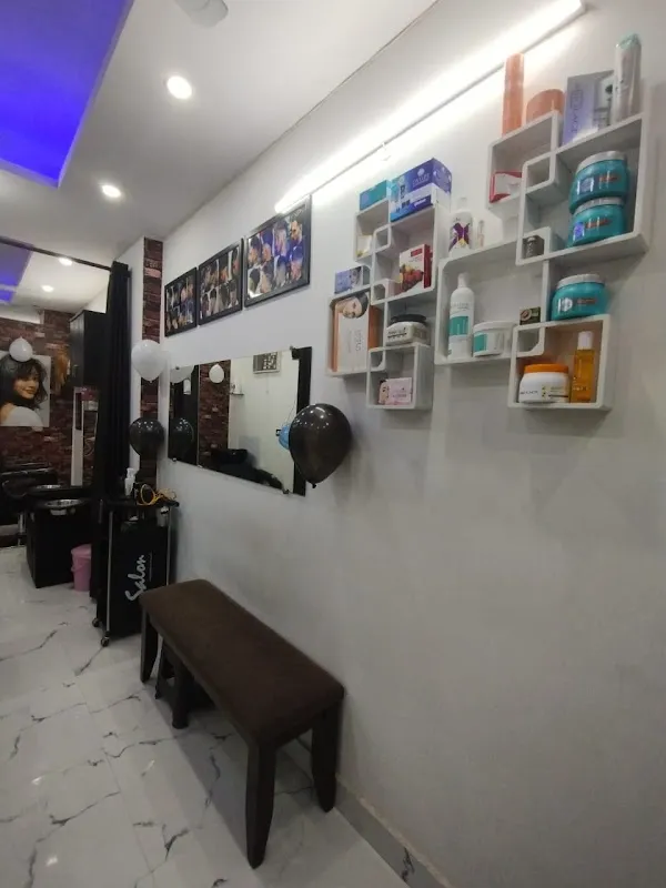 D&B Dark & Blonde unisex salon