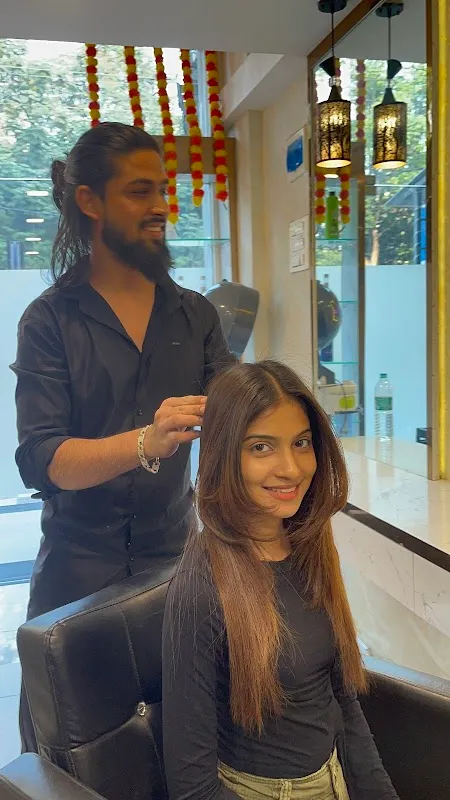 R Blunt Salon & Academy - Badlapur