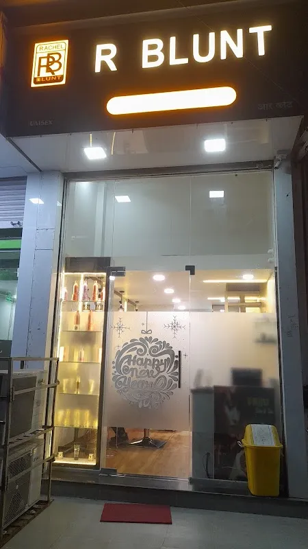 R Blunt Salon & Academy - Badlapur