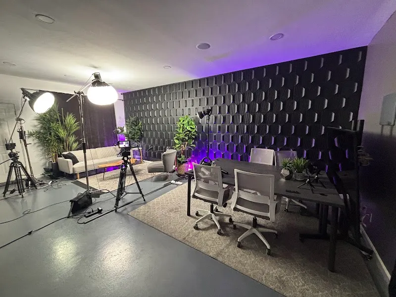 AZ Pod Studio