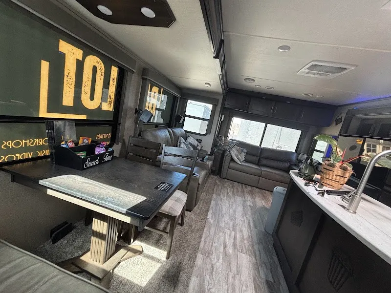 AZ Pod Studio
