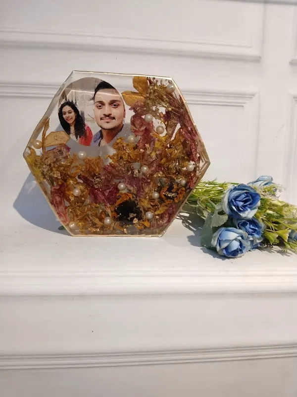 Flicker Colors - Resin Art Studio in Bangalore | Varmala Preservation | Flower Preservation | Resin wall Clock