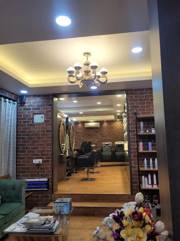 13 STUDIO SPA & UNISEX SALON