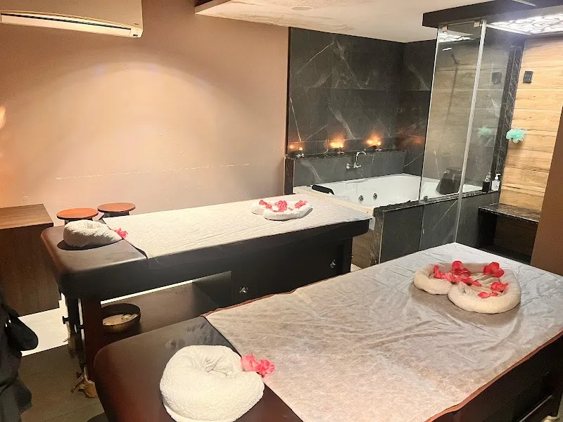 13 STUDIO SPA & UNISEX SALON