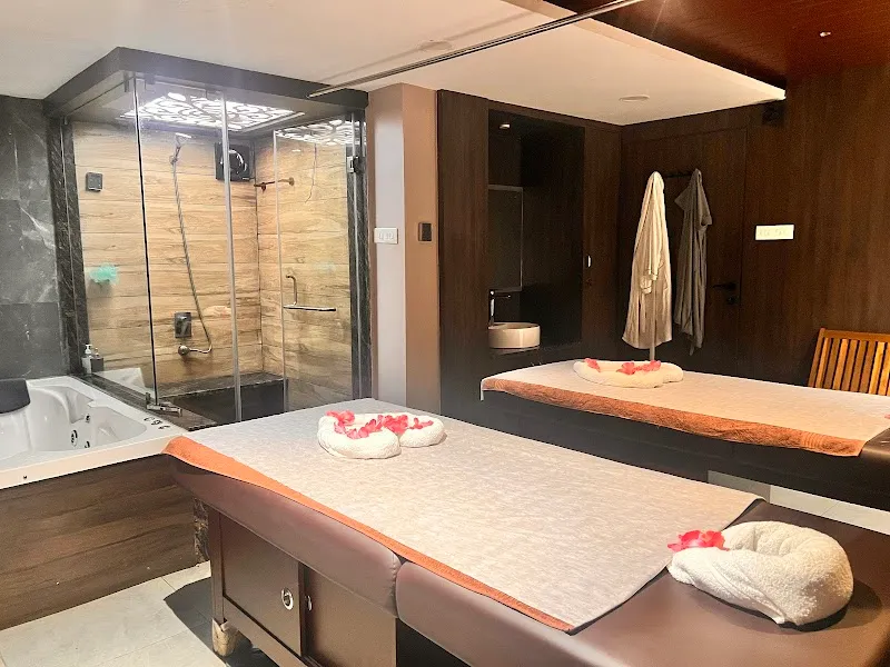 13 STUDIO SPA & UNISEX SALON