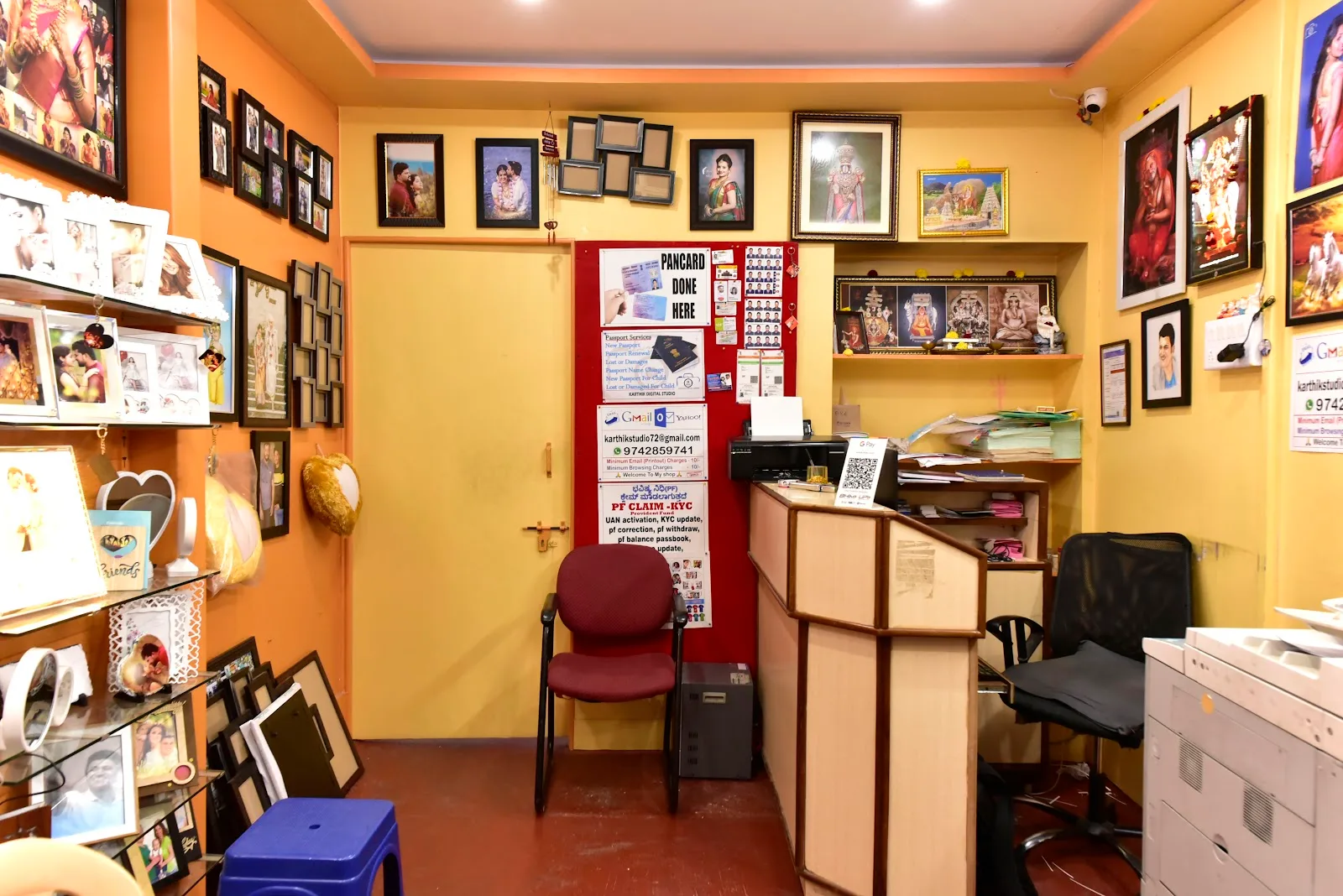 Karthik Photo Studio, Cyber cafe