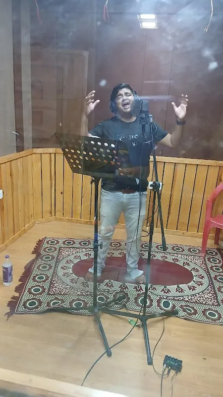 6 Music Studio