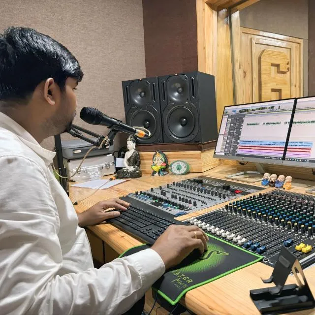 6 Music Studio