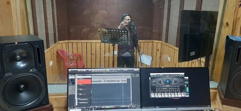 6 Music Studio
