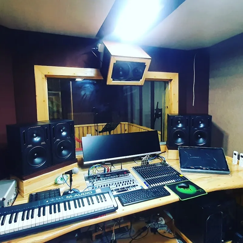 6 Music Studio