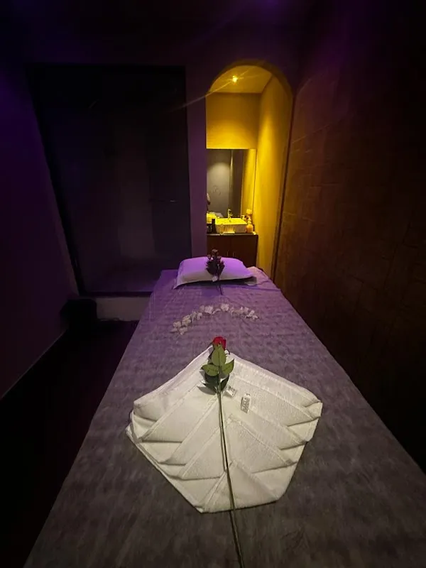 Bling Spa In Kandivali East