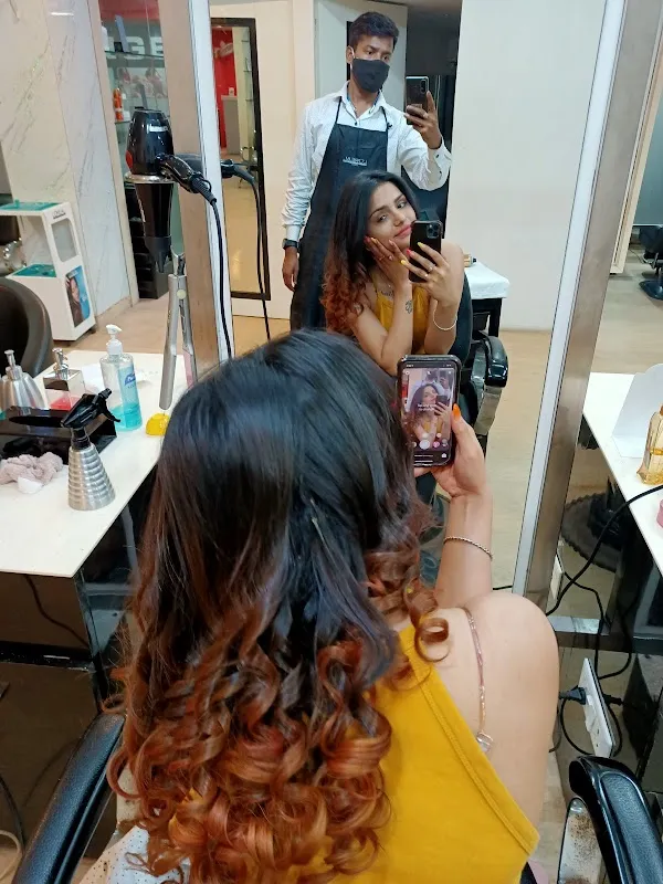 M PRIME UNISEX SALON