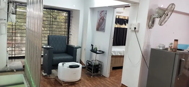 P M LOUIS UNISEX SALON