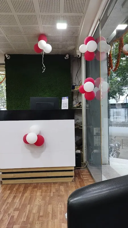 P M LOUIS UNISEX SALON