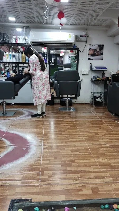 P M LOUIS UNISEX SALON