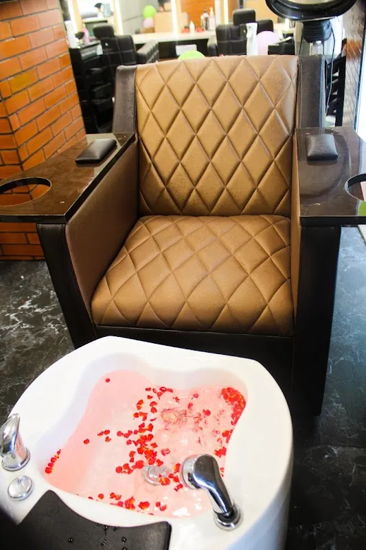 GreenTrends Unisex Hair & Style Salon