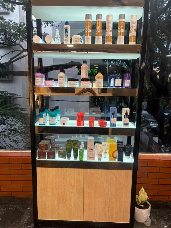 GreenTrends Unisex Hair & Style Salon