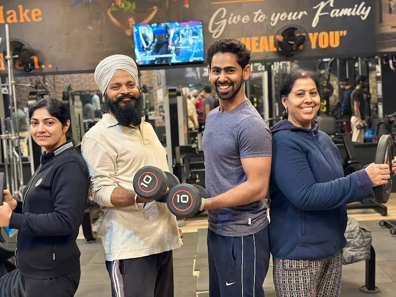 THE LEGEND UNISEX GYM