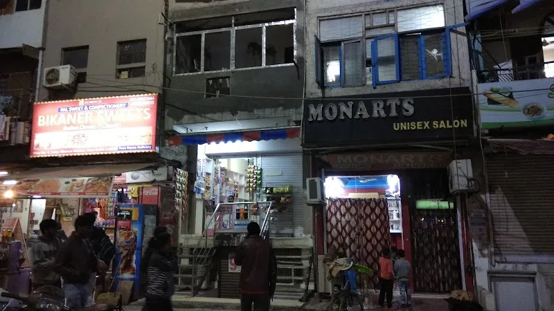 Monarts Family Saloon
