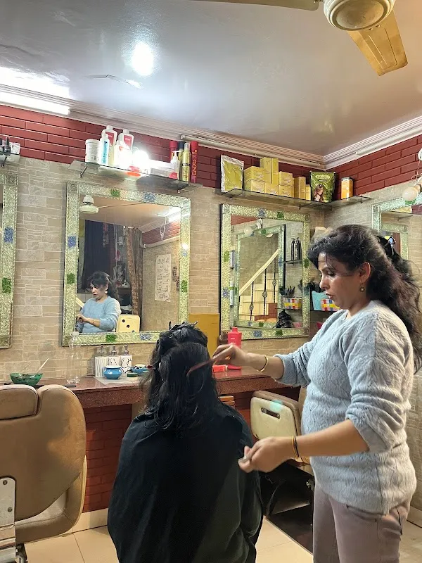 Monarts Family Saloon
