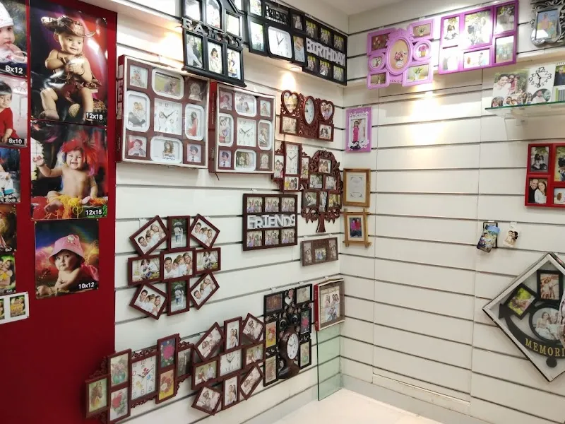 Royal Photo Studio Digital Colour Lab
