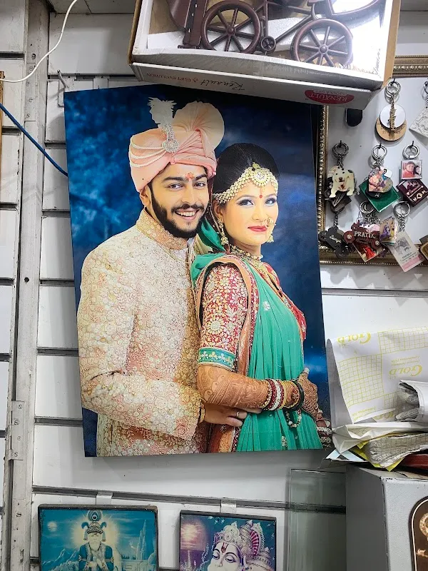 Royal Photo Studio Digital Colour Lab