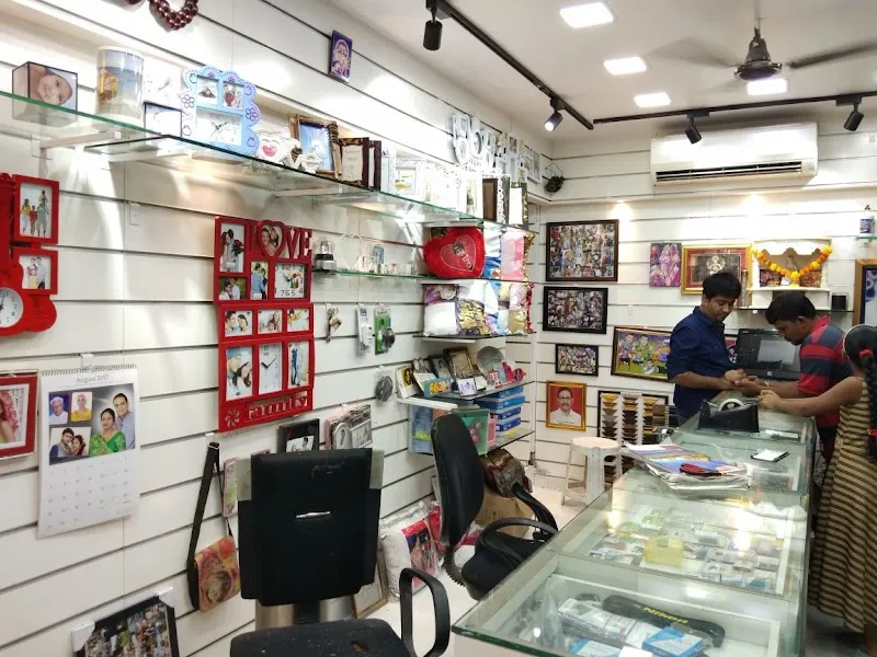 Royal Photo Studio Digital Colour Lab