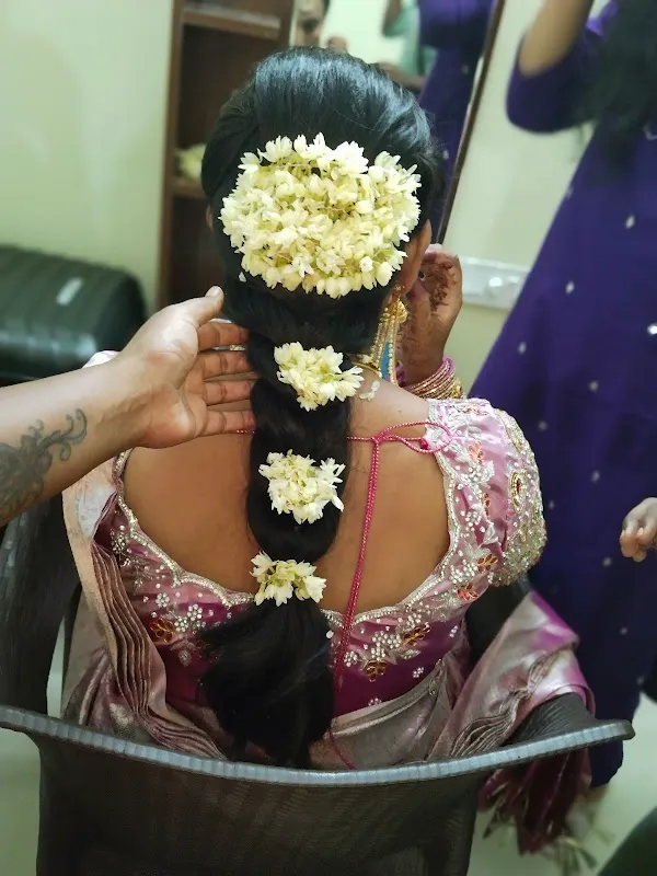 Be Beautiful Women's Lounge - Hair and Skin parlour