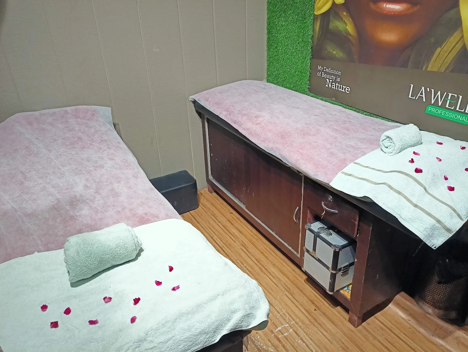 Page 3 unisex salon
