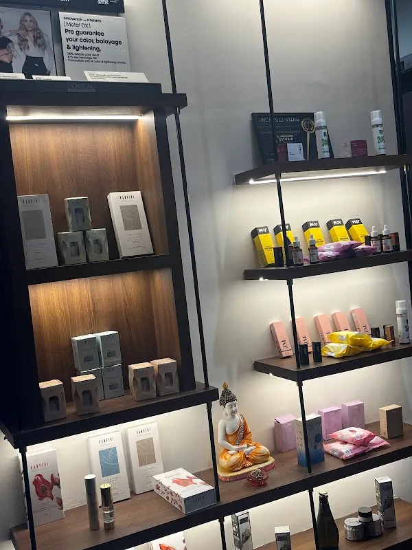 J Studio Luxury Beauty Studio