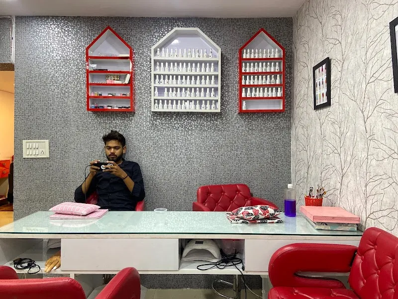 Surrey Unisex Salon & Academy - Best Nail,Hair,Makeup Salon in Delhi