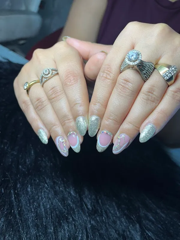 Surrey Unisex Salon & Academy - Best Nail,Hair,Makeup Salon in Delhi