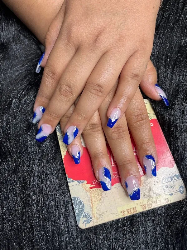 Surrey Unisex Salon & Academy - Best Nail,Hair,Makeup Salon in Delhi