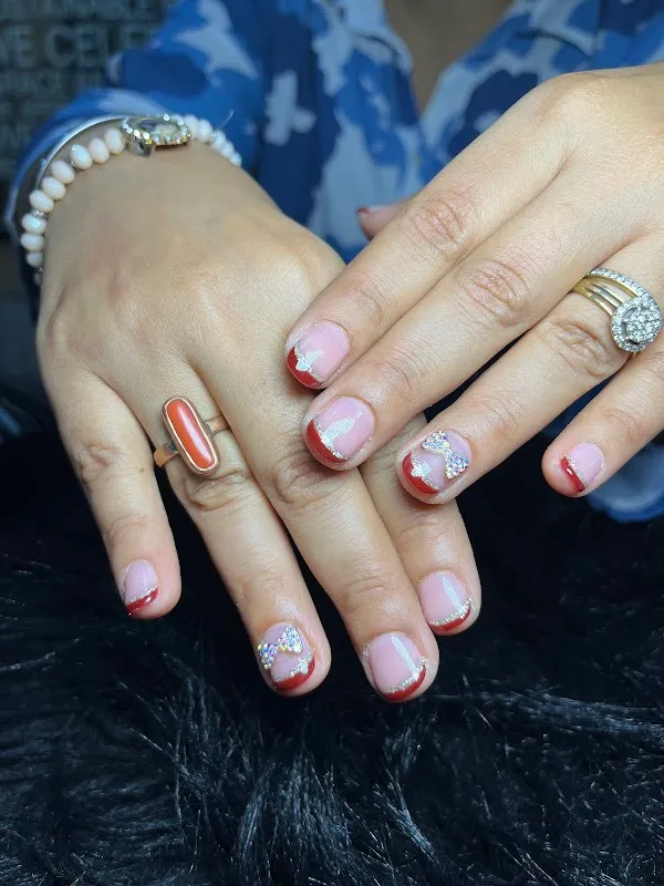 Surrey Unisex Salon & Academy - Best Nail,Hair,Makeup Salon in Delhi