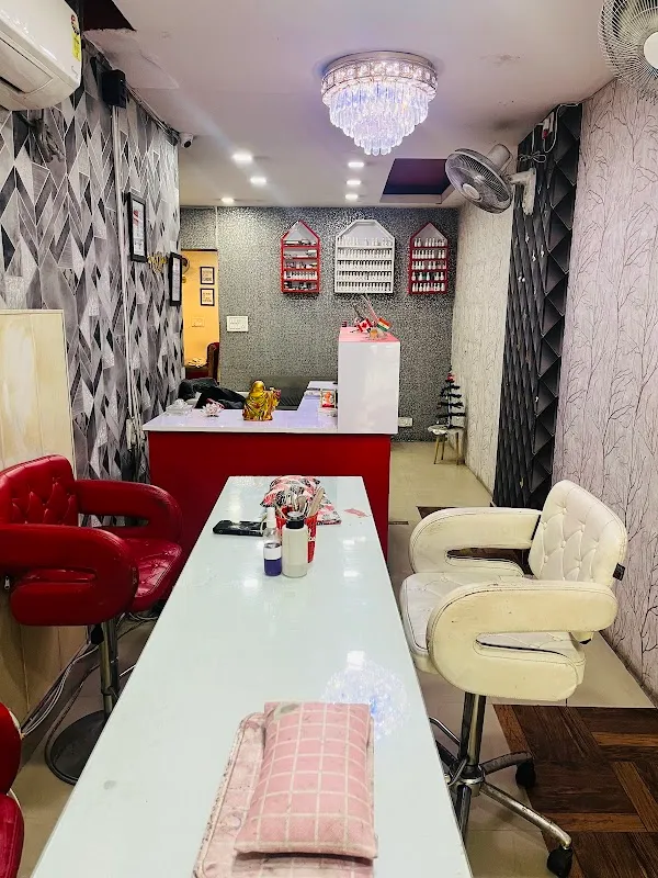 Surrey Unisex Salon & Academy - Best Nail,Hair,Makeup Salon in Delhi