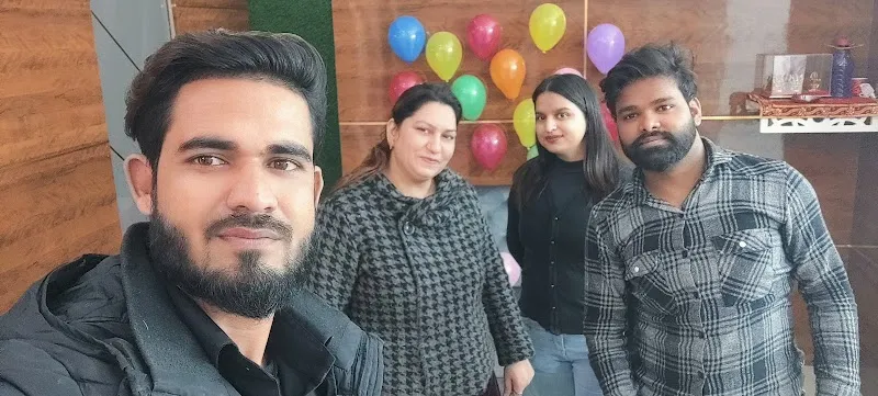 PLATINUM SALON
