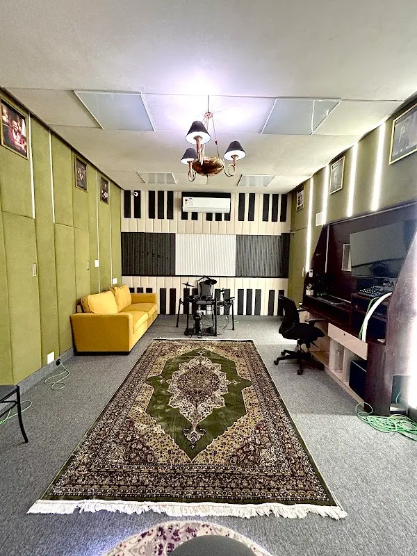THE BTM MIC STUDIO