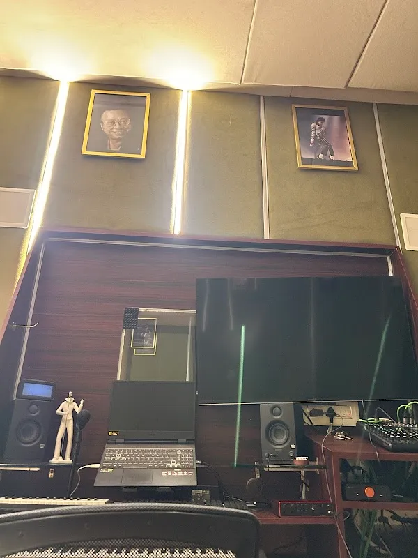 THE BTM MIC STUDIO