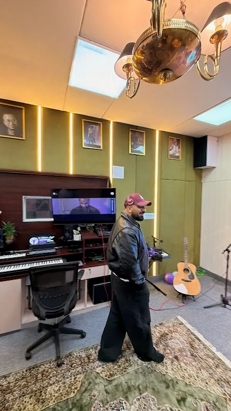 THE BTM MIC STUDIO