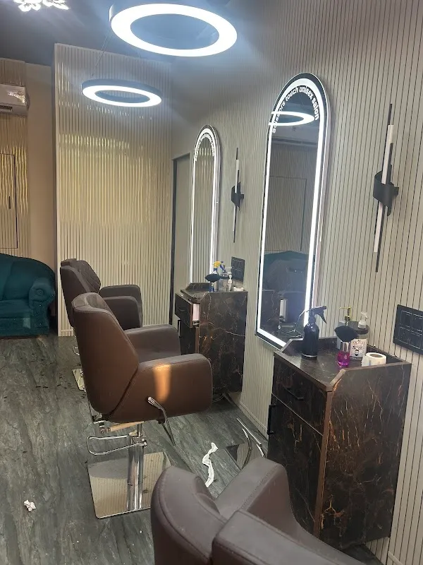 Scissors touch unisex salon