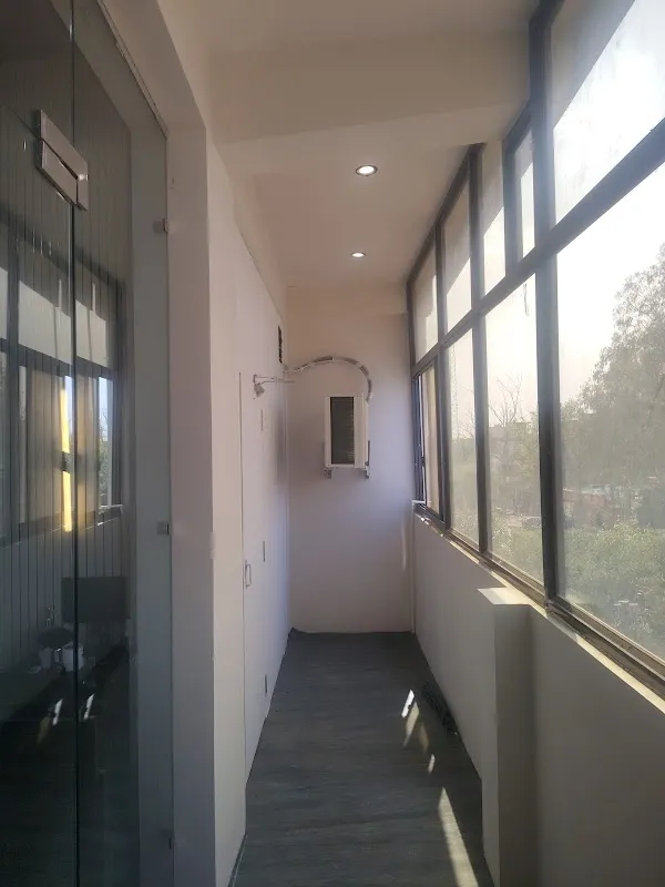 Scissors touch unisex salon
