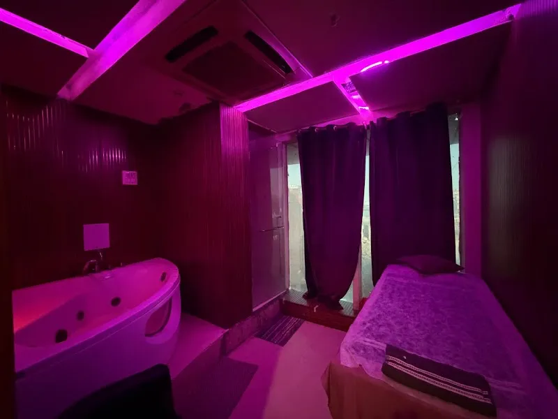 The Jacuzzi Spa-Massage in Noida | Massage Spa Sector 18 Noida | Massage Spa in Noida 18 | SPA near noida18