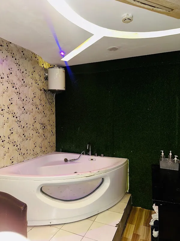 The Jacuzzi Spa-Massage in Noida | Massage Spa Sector 18 Noida | Massage Spa in Noida 18 | SPA near noida18